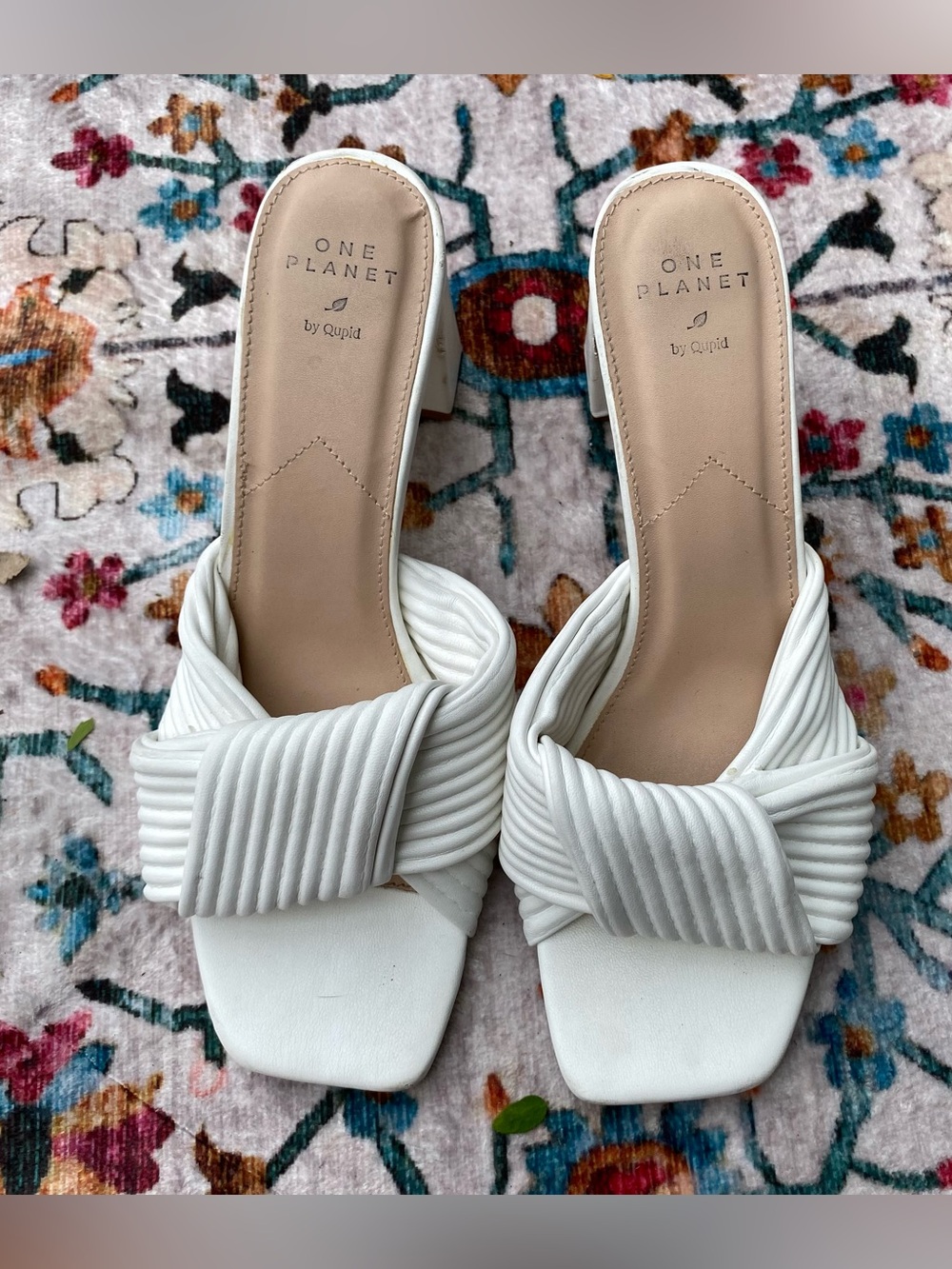 ONE PLANET White Knotted Slide Sandals